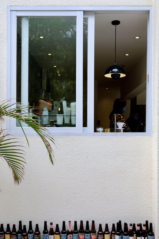 疫情下的跨职业复工：教师变主播 Tony成外卖小哥