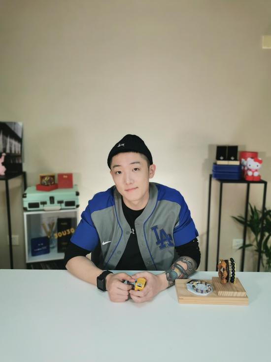 疫情下的跨职业复工：教师变主播 Tony成外卖小哥