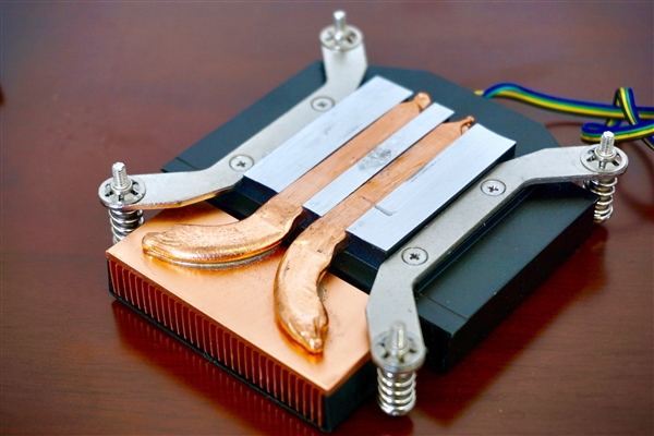 国产兆芯飞腾CPU、整机大促销：媲美i5的八核只需1999元