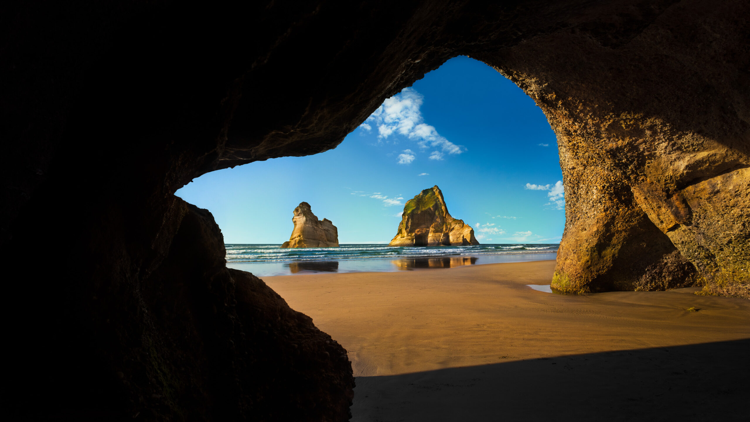 Windows-10-lock-screen-real-location-scaled.jpg