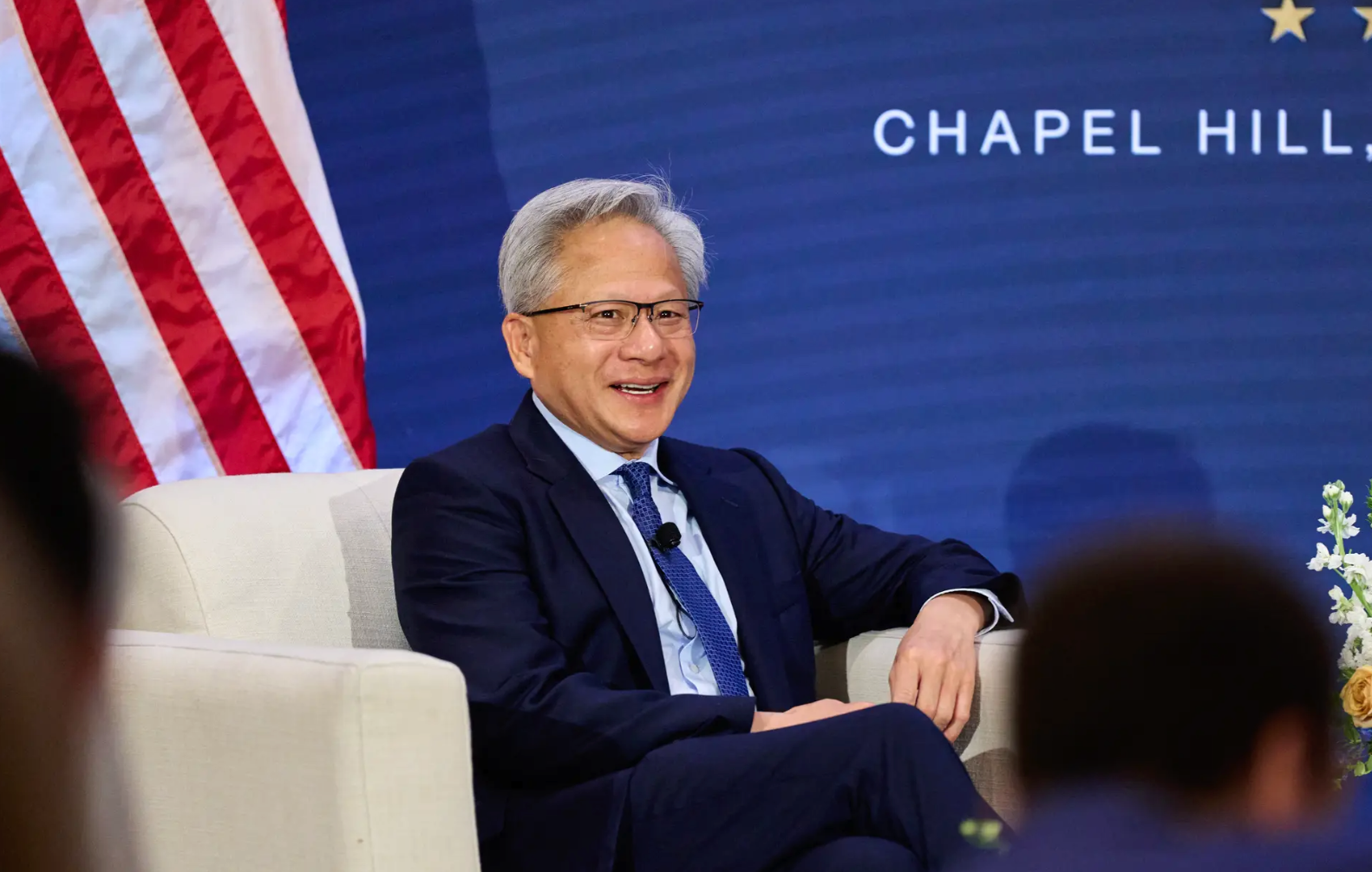黄仁勋回应OpenAI发布Astra:AGI已到来 40万块GPU算力将上线配图