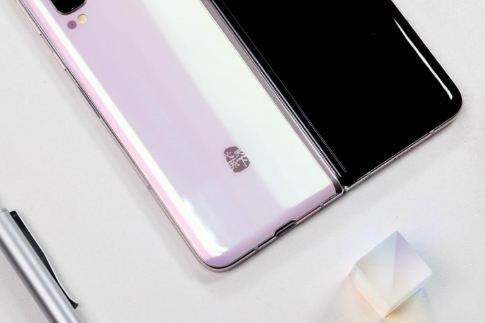 折叠屏形态+多任务处理 三星W20 5G版手机体验