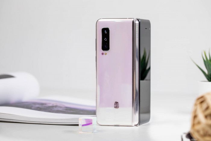 折叠屏形态+多任务处理 三星W20 5G版手机体验