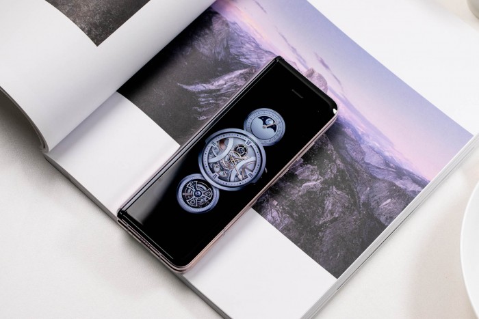 折叠屏形态+多任务处理 三星W20 5G版手机体验