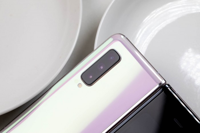 折叠屏形态+多任务处理 三星W20 5G版手机体验