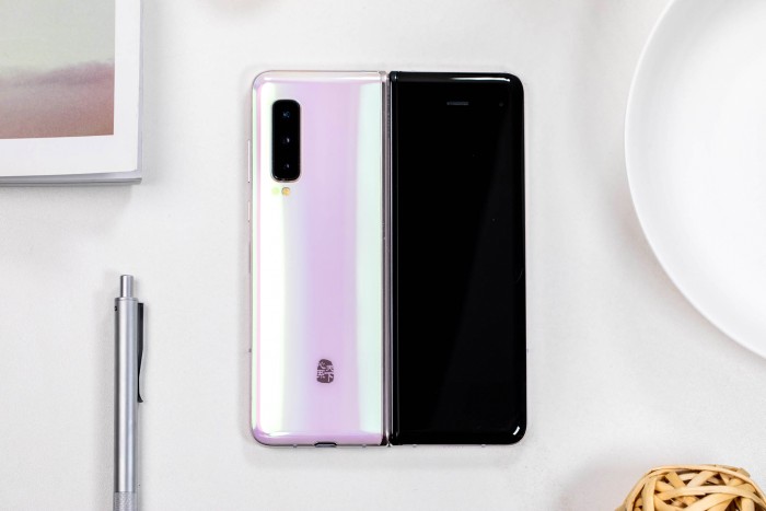 折叠屏形态+多任务处理 三星W20 5G版手机体验