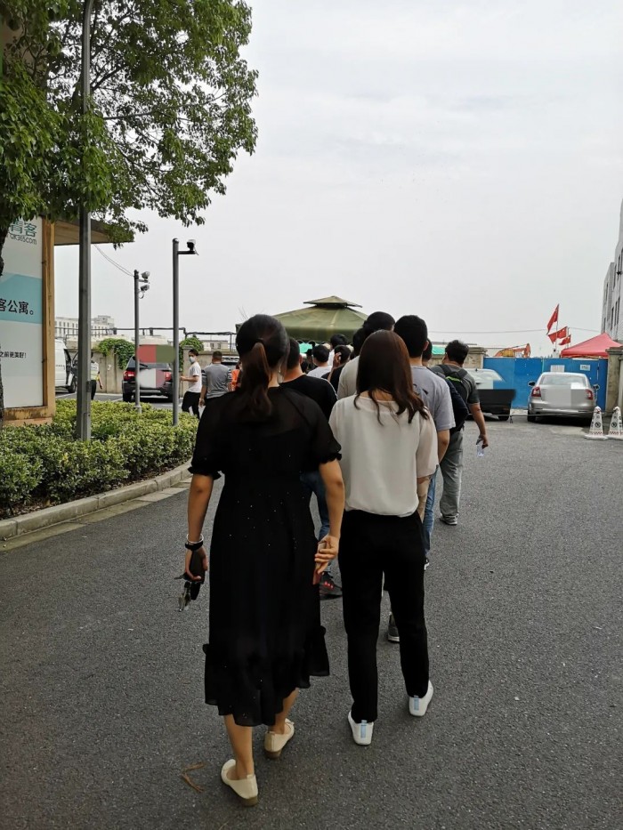 青客公寓摇摇欲坠：还不起供应商的35万 租客担心没房住仍要交租