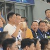 刘强东现身苏超现场 此前在夜市用塑料碗和乡亲们喝酒