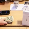 AI劣势助苹果回归本源 彭博：17系列显示iPhone尚难被取代